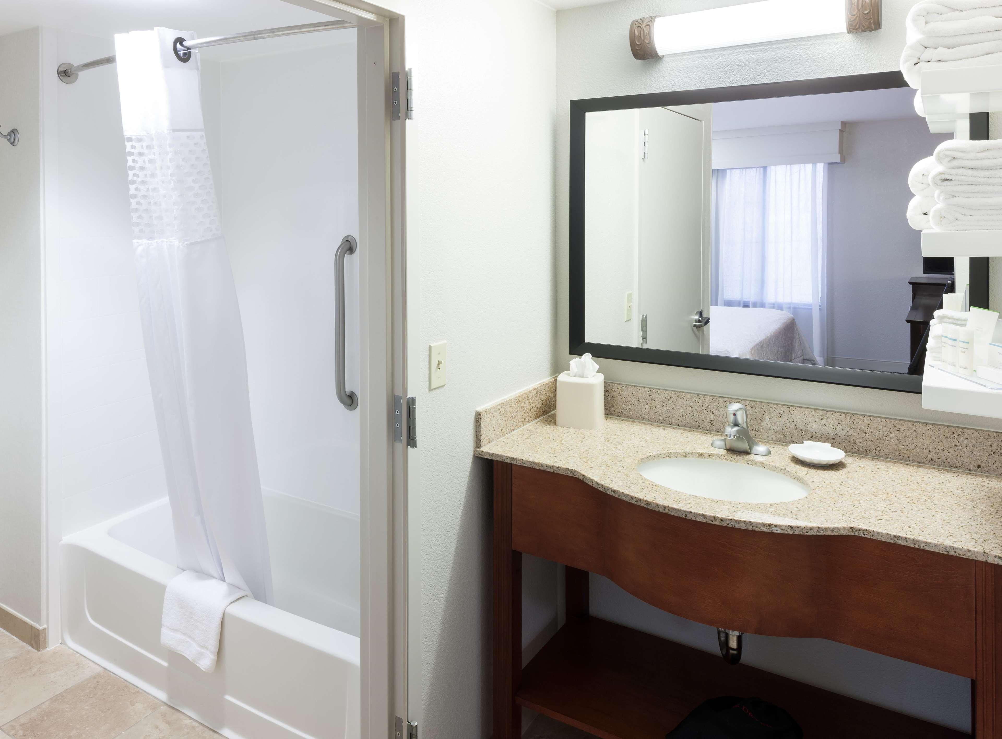 Hampton Inn & Suites Tulare Bagian luar foto