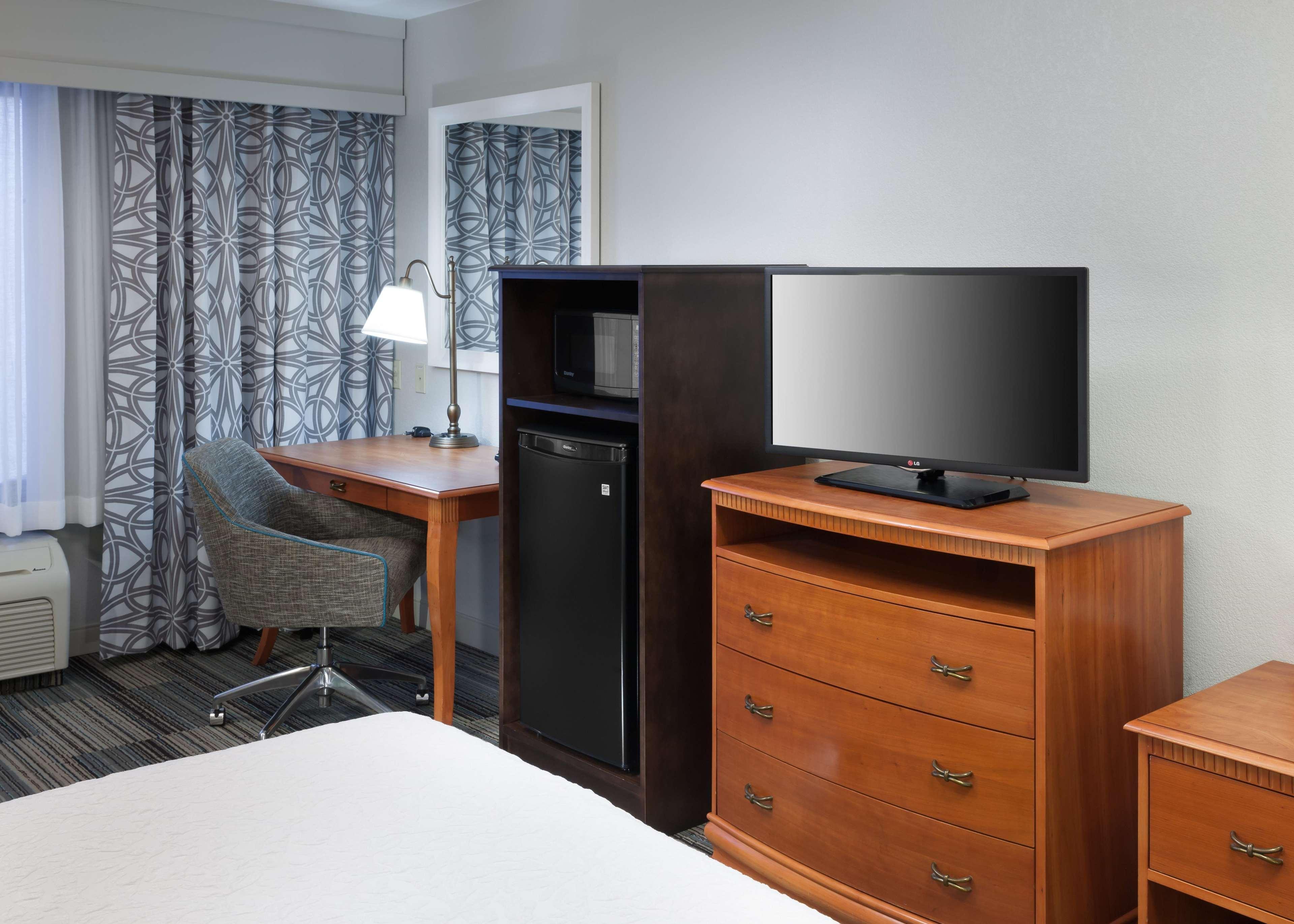 Hampton Inn & Suites Tulare Bagian luar foto