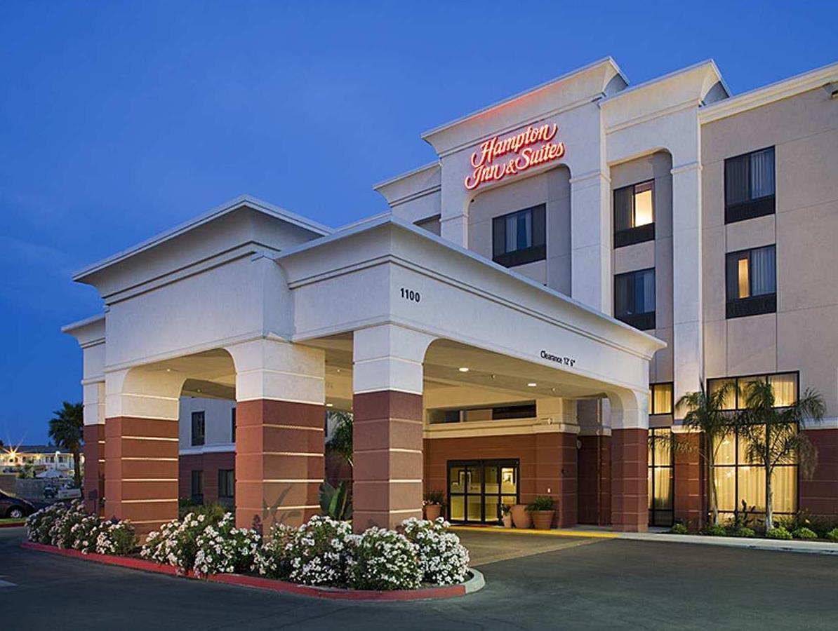 Hampton Inn & Suites Tulare Bagian luar foto