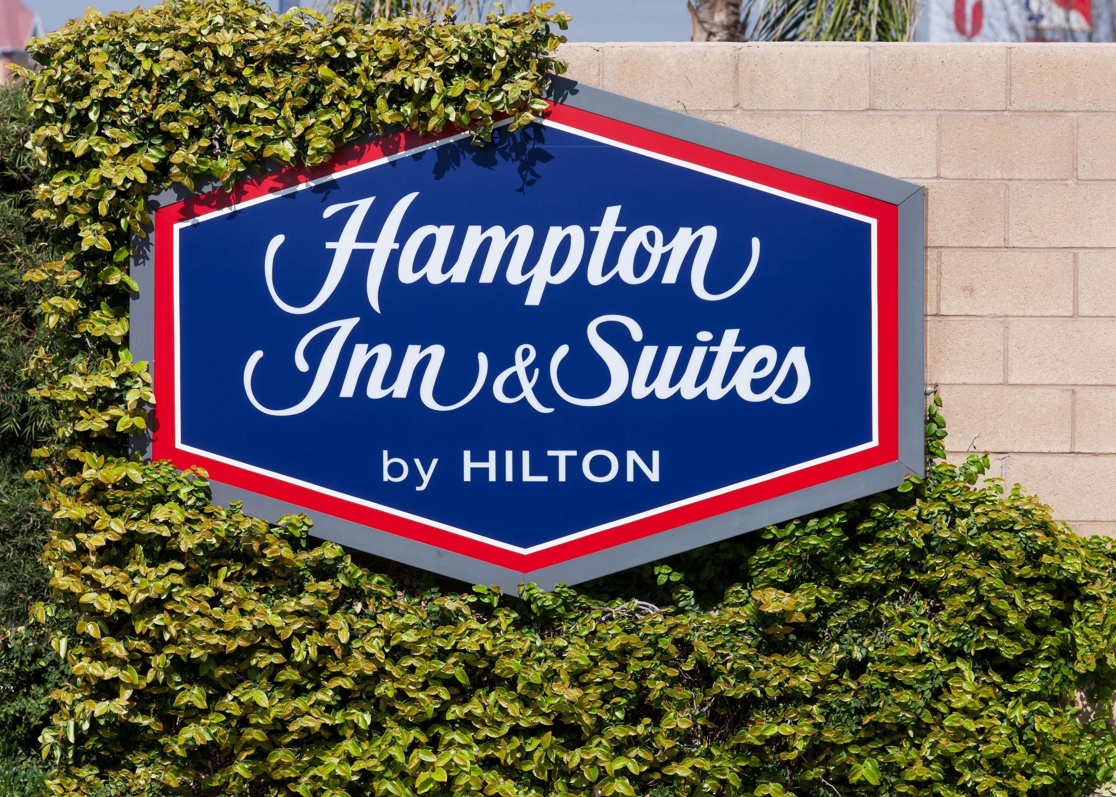 Hampton Inn & Suites Tulare Bagian luar foto