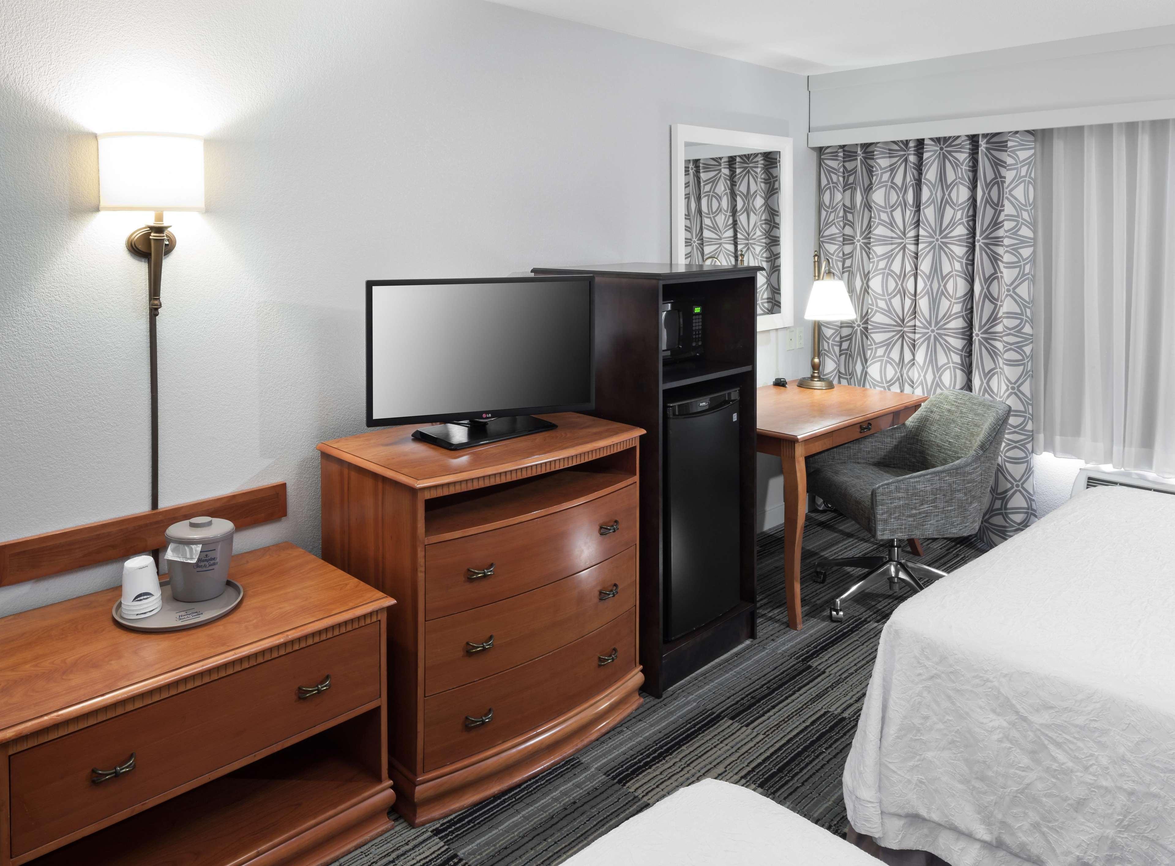 Hampton Inn & Suites Tulare Bagian luar foto