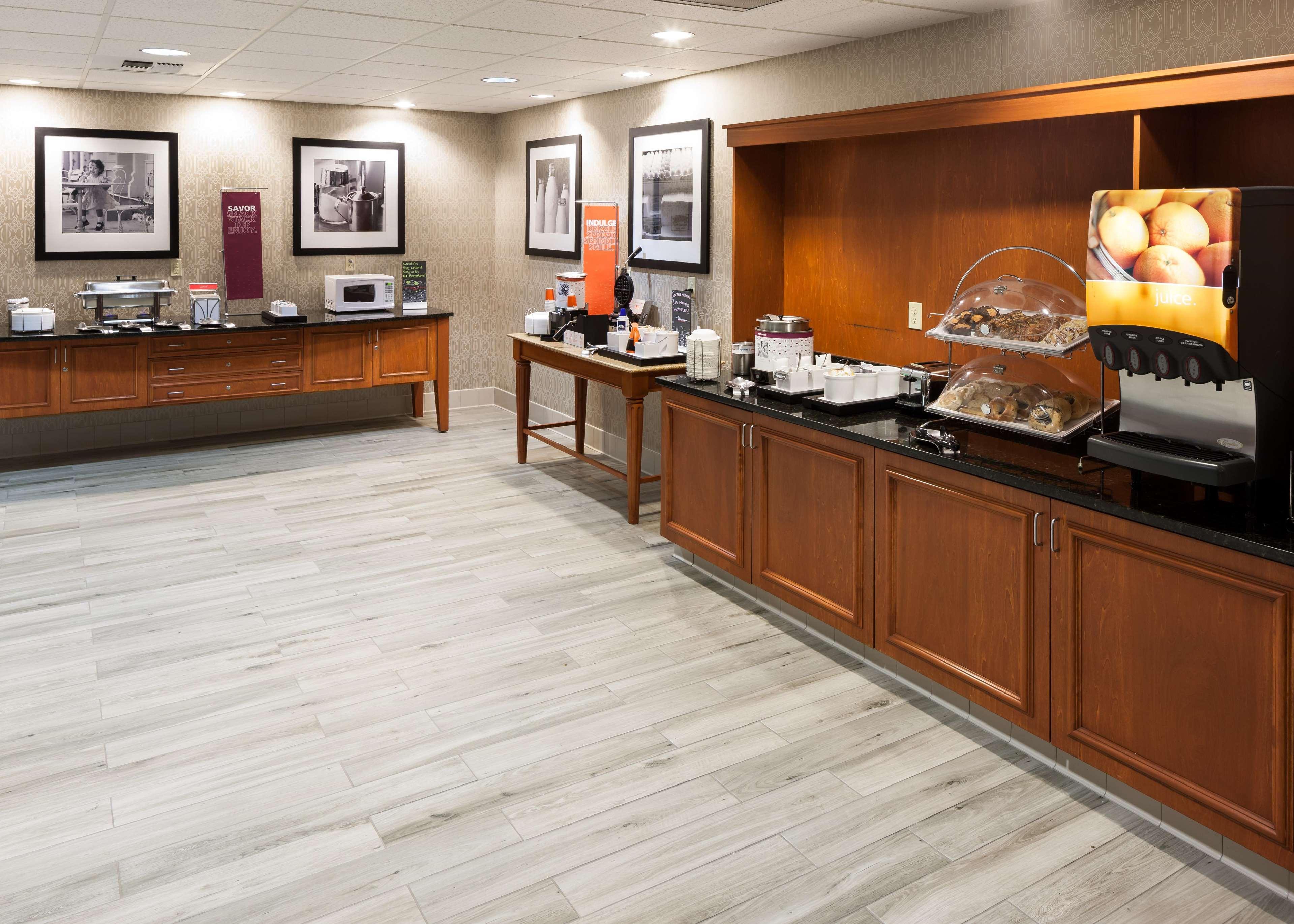 Hampton Inn & Suites Tulare Bagian luar foto