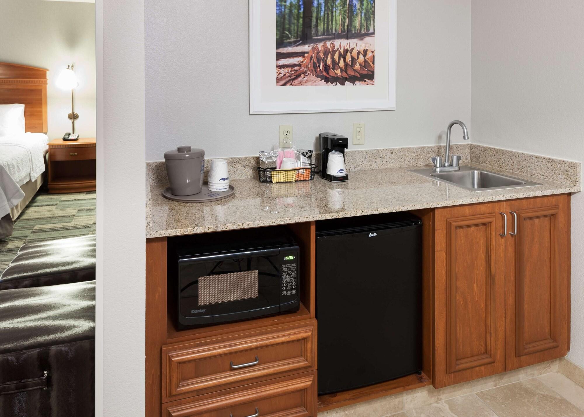Hampton Inn & Suites Tulare Bagian luar foto