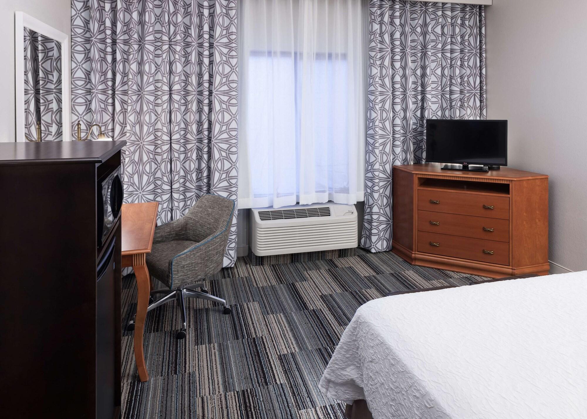 Hampton Inn & Suites Tulare Bagian luar foto