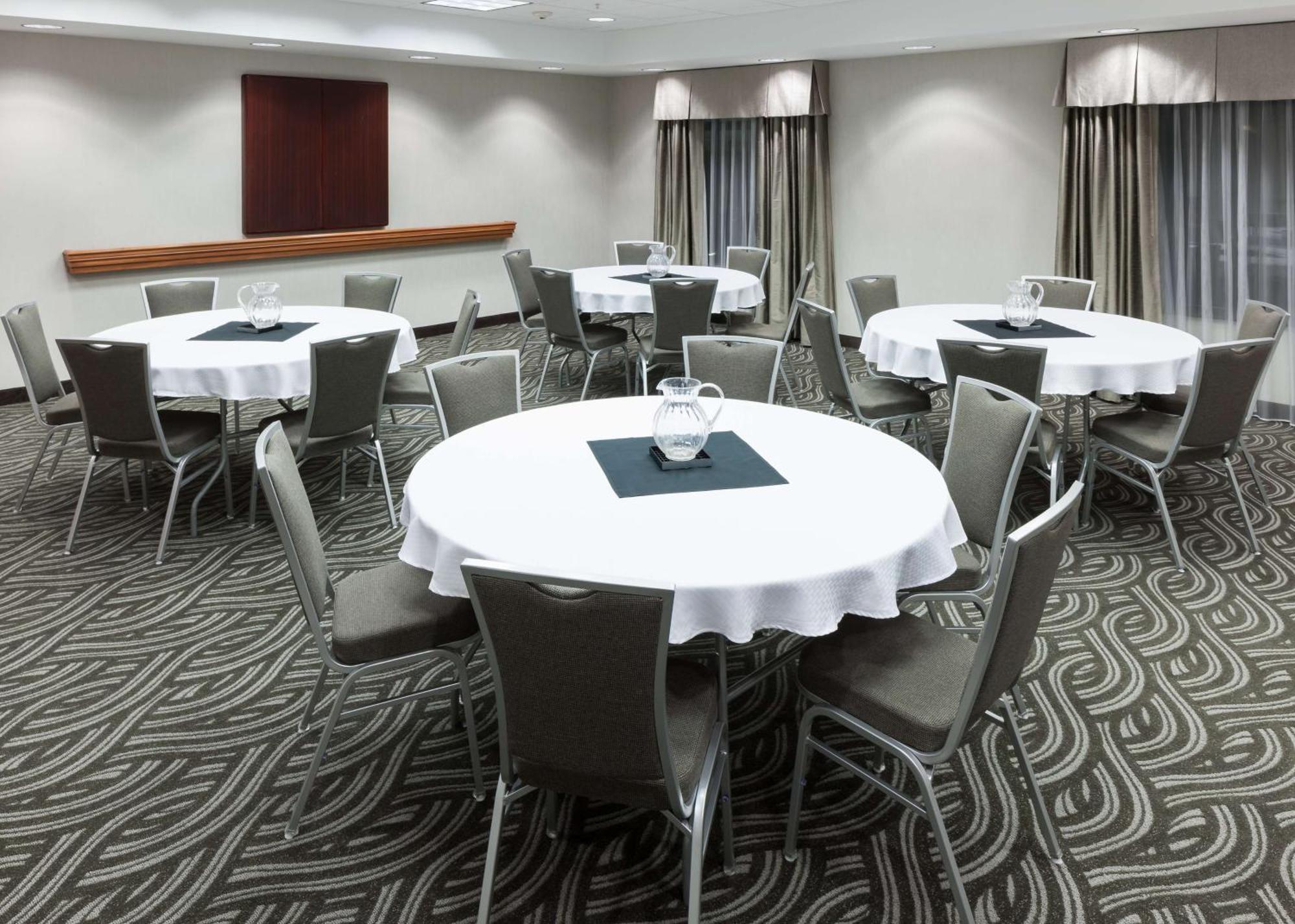 Hampton Inn & Suites Tulare Bagian luar foto