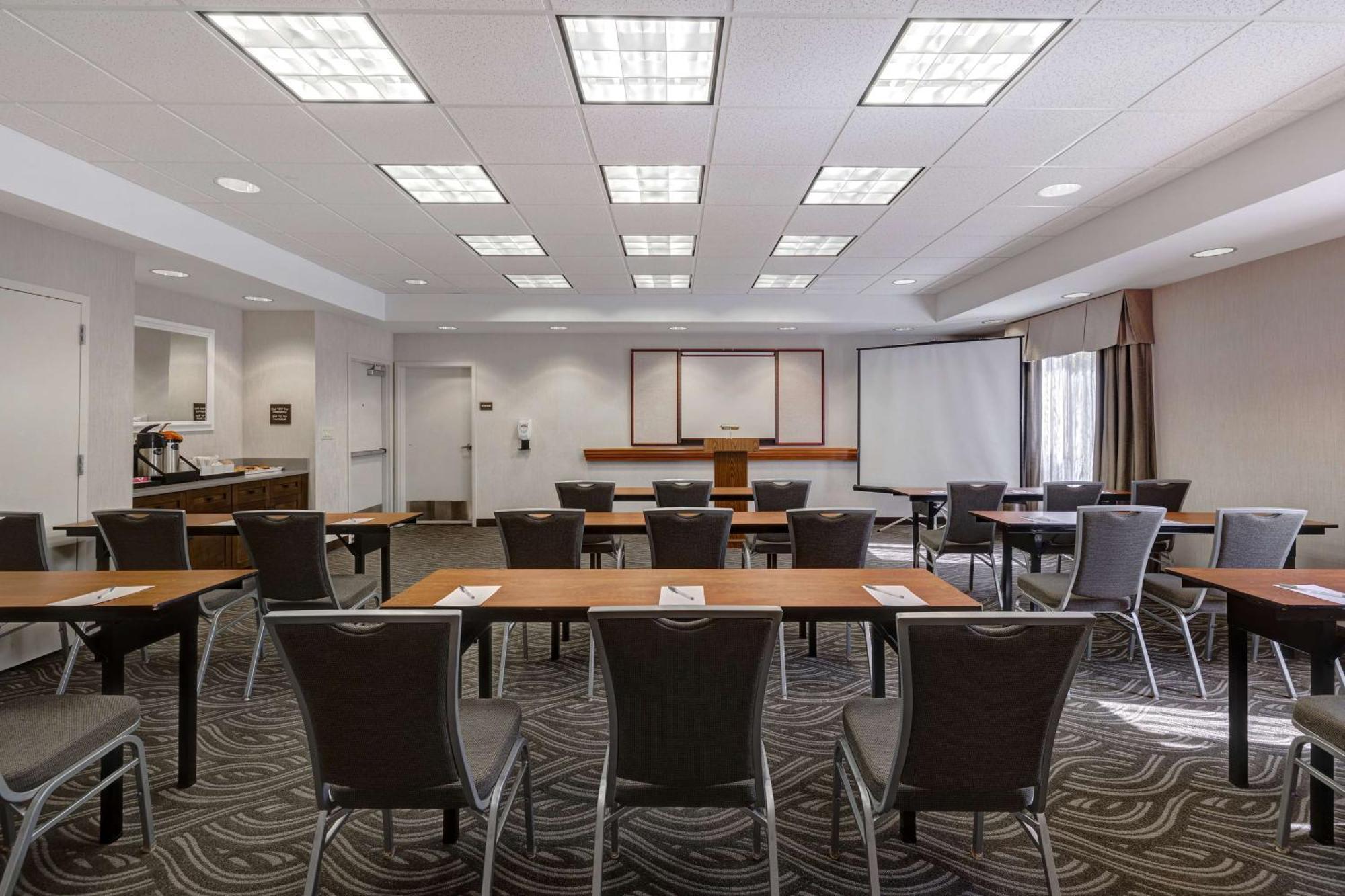 Hampton Inn & Suites Tulare Bagian luar foto