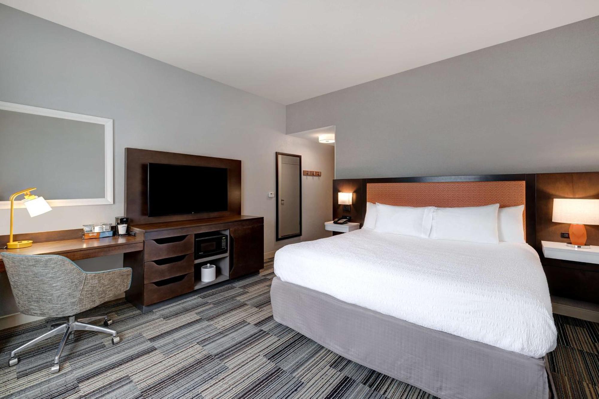 Hampton Inn & Suites Tulare Bagian luar foto