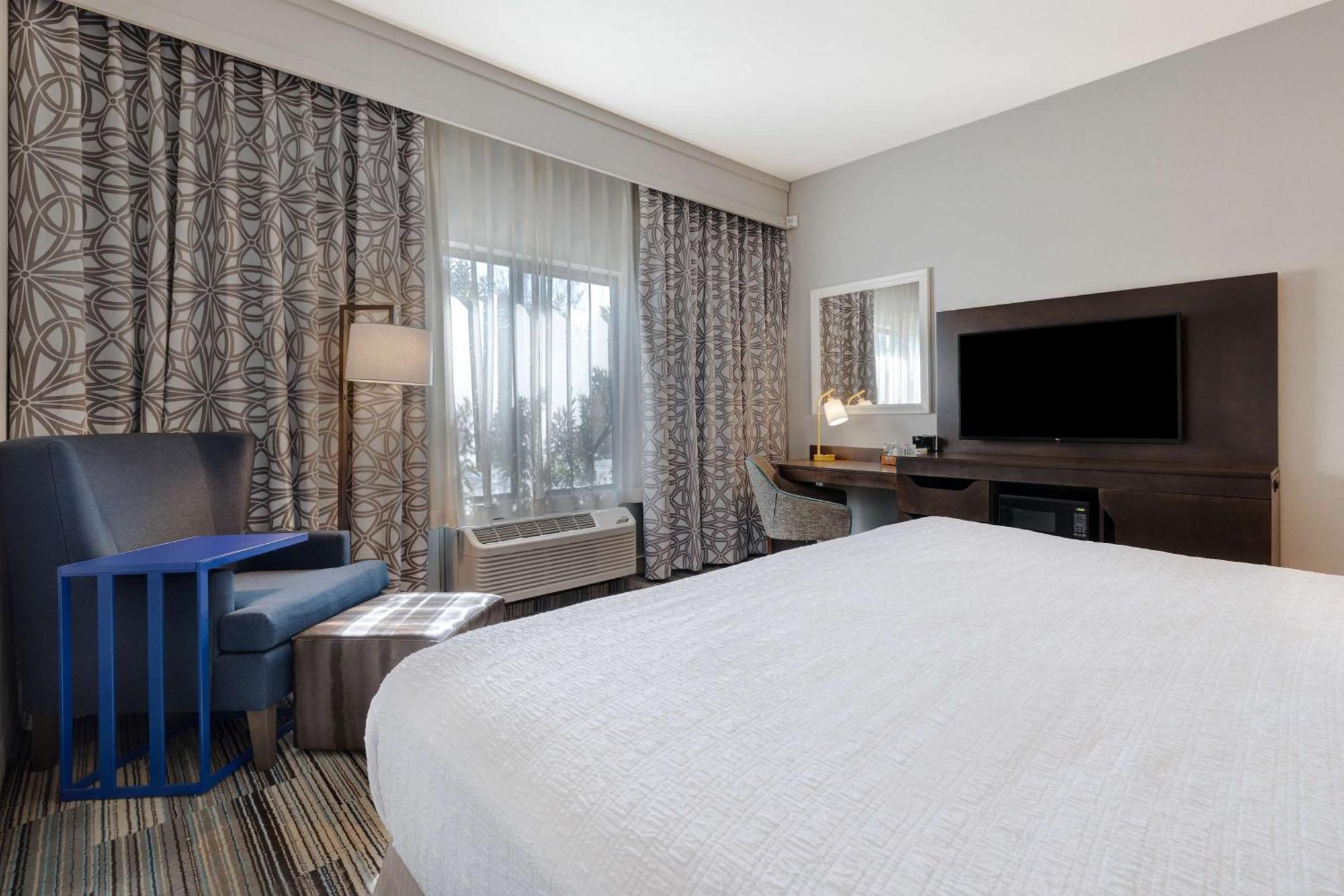 Hampton Inn & Suites Tulare Bagian luar foto