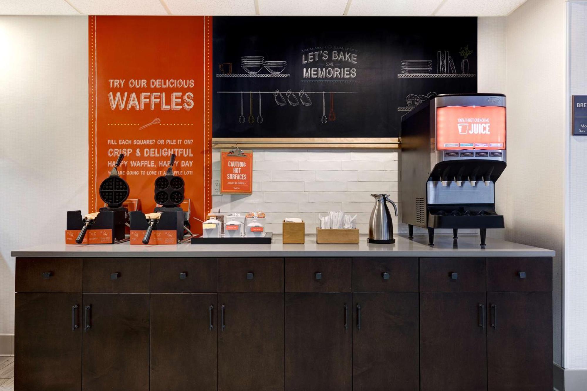 Hampton Inn & Suites Tulare Bagian luar foto