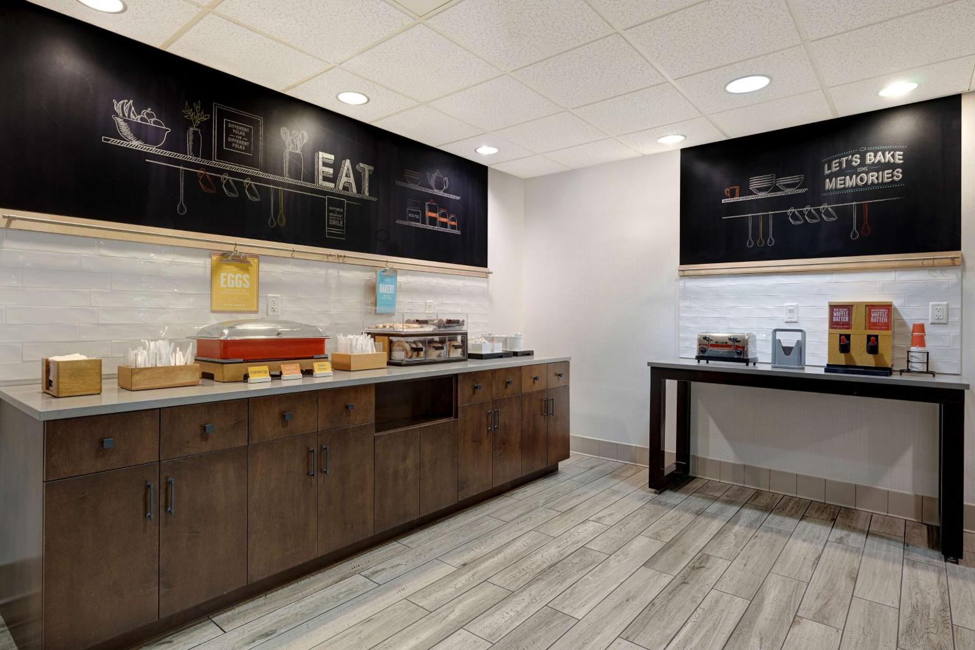 Hampton Inn & Suites Tulare Bagian luar foto