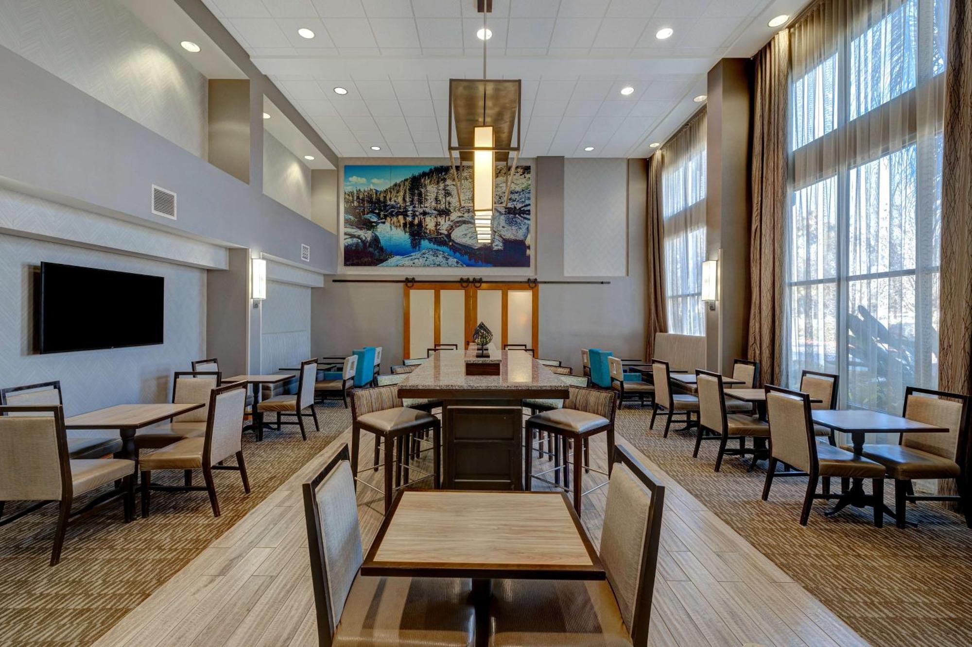 Hampton Inn & Suites Tulare Bagian luar foto