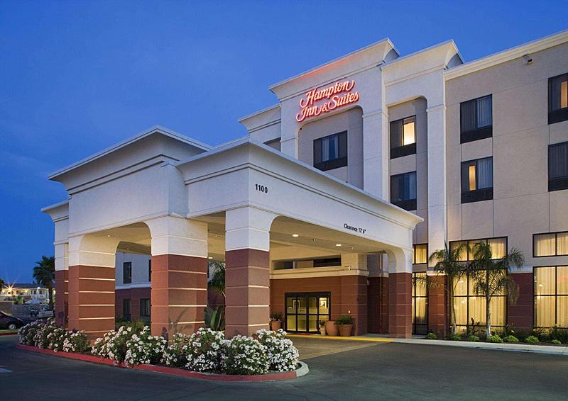 Hampton Inn & Suites Tulare Bagian luar foto